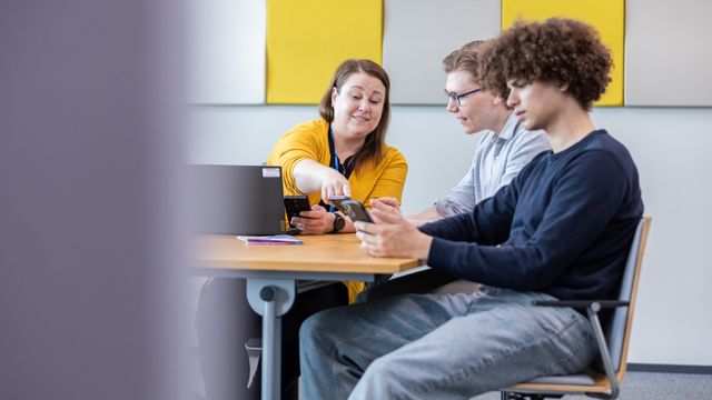 Tietokoneen ja älypuhelimen peruskäytön opastusta - tapahtuman kuva