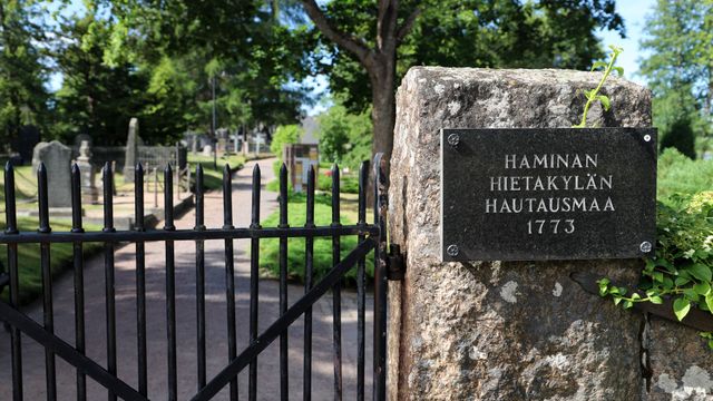 Opastettu kierros Haminan Hietakylän hautuumaalla - tapahtuman kuva