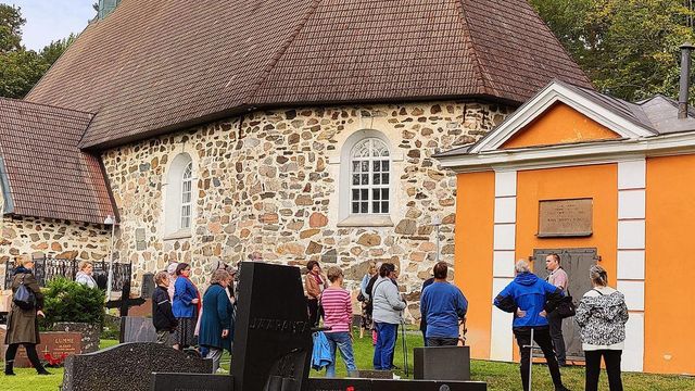 Kulttuurikävely: Luut liikkeelle Piikkiön hautausmaalla - tapahtuman kuva