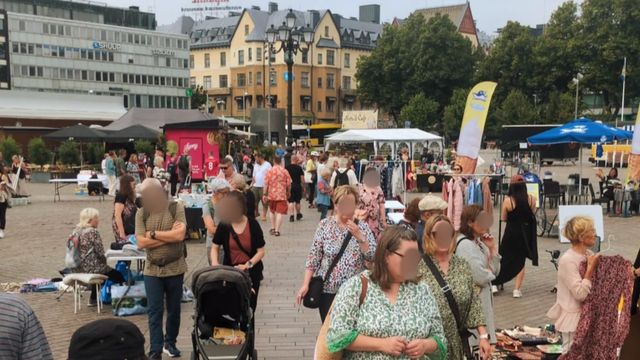 Suntori kirpputori kauppatorilla - tapahtuman kuva